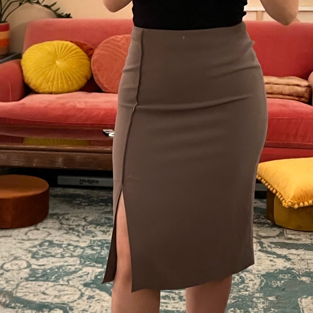 MM LaFleur Mulberry Skirt with a Slit